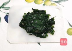 裙带菜蛤蜊豆腐汤的做法图解2