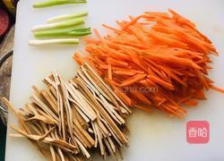 胡萝卜丝炒豆干的做法图解2
