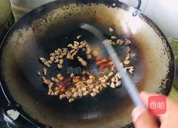 干锅肉丁配土豆四季豆的做法图解7