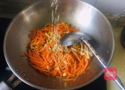 胡萝卜丝炒豆腐皮的做法图解9