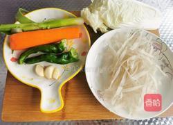 胡萝卜白菜粉条的做法图解1
