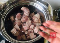 羊肉炖萝卜的做法图解2