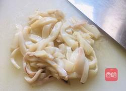 韭菜炒鱿鱼丝的做法图解1