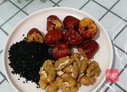 黑芝麻核桃露的做法图解1