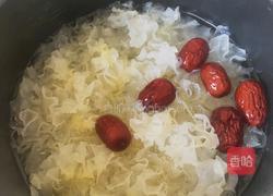 红枣桃胶银耳羹的做法图解5