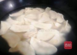 煮冷冻饺子不沾锅的方法的做法图解2