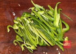 青椒丝炒肉片的做法图解2