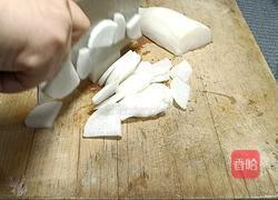 萝卜鱼肉汤的做法图解3