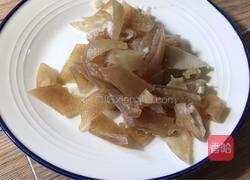 肉皮炖萝卜的做法图解1
