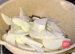 肉皮炖萝卜的做法图解6