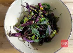 醋溜红菜苔的做法图解1