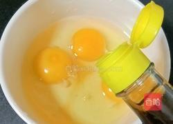 火腿肠炒鸡蛋的做法图解2