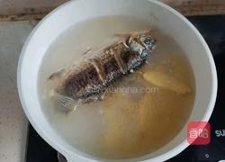 鲫鱼豆腐菌菇汤的做法图解5