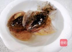 墨鱼莲子煲鸡汤的做法图解1