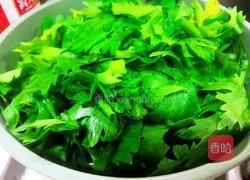 芹菜炒肉的做法图解1