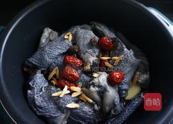 不加一滴水的椰子乌鸡汤的做法图解6