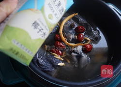 不加一滴水的椰子乌鸡汤的做法图解7