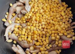 鸡爪焖黄豆的做法图解4