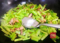 芹菜炒肉的做法图解7