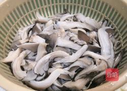 木耳平菇肉三鲜的做法图解1