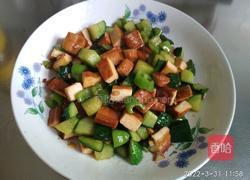 黄瓜青辣椒炒香干的做法图解11