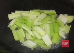 西芹炒午餐肉的做法图解3