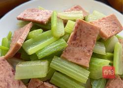 西芹炒午餐肉的做法图解7