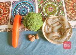西兰花胡萝卜炒虾的做法图解2