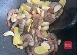 明虾鸡爪煲的做法图解7