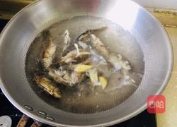 鲫鱼汤的做法图解3