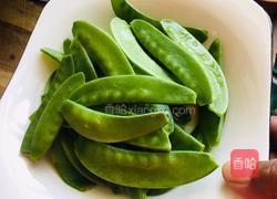 清炒荷兰豆的做法图解1