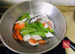 荷兰豆炒山药的做法图解2