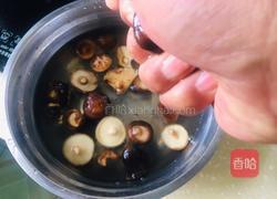 香菇酱拌面的做法图解1