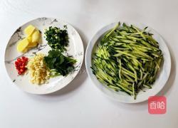 黄瓜拌鸡丝的做法图解2