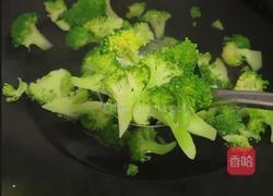 上汤西兰花的做法图解2