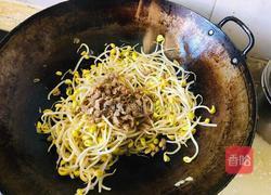 黄豆芽炒过油牛肉丝的做法图解5