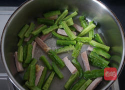 苦瓜炒咸肉的做法图解5