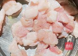 鲜甜美味的茭白炒肉的做法图解2