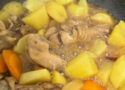土豆胡萝卜闷鸡腿