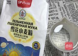 韭菜馅饺子-神器的面粉的做法图解1