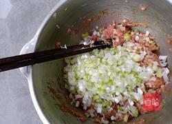 芹菜鲜肉生煎包的做法图解5