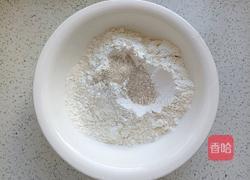 烙葱香花卷的做法图解2