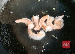 红酒翡翠水晶虾的做法图解2