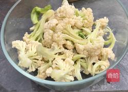 西芹胡萝卜拌菜花的做法图解1