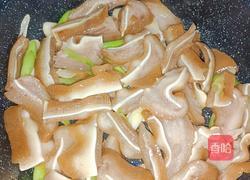 芹菜炒猪耳朵的做法图解5