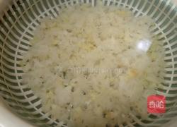 雪梨银耳羹的做法图解3
