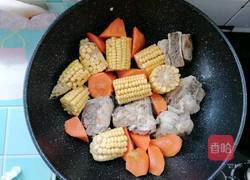 玉米排骨汤的做法图解7