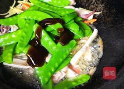 荷兰豆炒鱿鱼的做法图解4