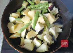 土豆茄子炖豆角的做法图解5