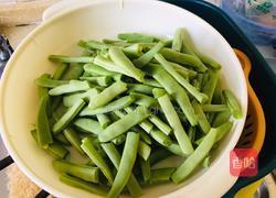 排骨焖面的做法图解2